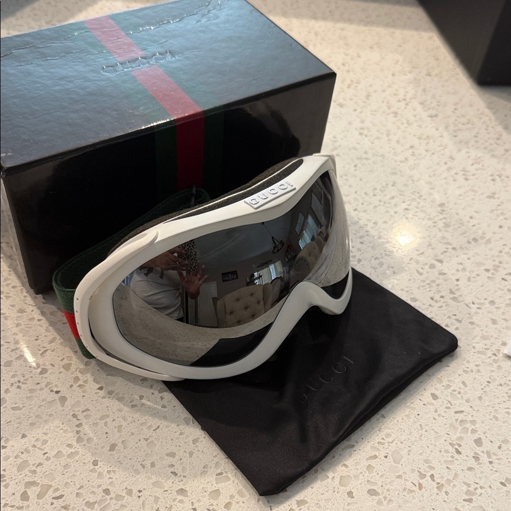Gucci White VR Goggles